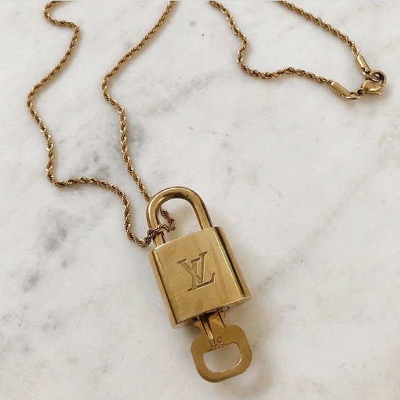 Louis Vuitton • Vintage Padlock & Key 18k Gold Plated Chain Rope Necklace - Picture 2 of 5